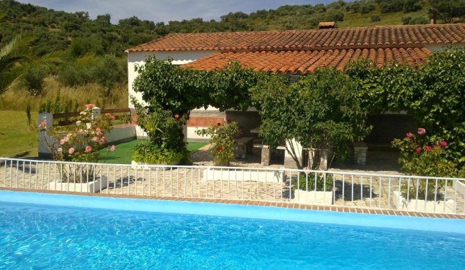5 bedrooms villa with private pool enclosed garden and wifi at Aroche Huelva