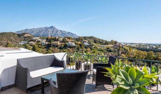 LUXURY 3 BEDROOM HOUSE AT LA QUINTA GOLF COURSE OCEAN and MOUNTAIN VIEW