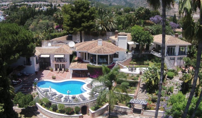 4Mill Euro 700m2 Newly renovated Mansion with huge garden and large heated pool