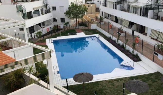 Apartamento con vista a la piscina