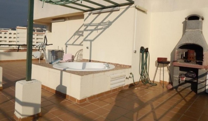 Ático 3 habitaciones Benalmadena Costa con jacuzzi y barbacoa privado