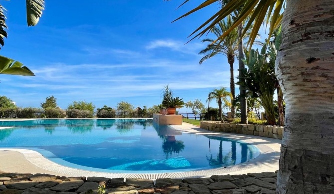 Bayview, Benalmádena - Luxurious home with views, garden, community pool and a padel court