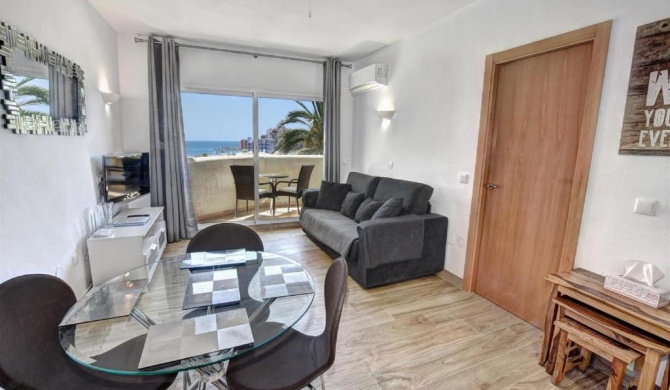 Benal Beach, Luxury Sea & Mountain View Beachside 1 Bedroom Apartment