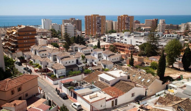 ESTUDIO CON VISTAS AL MAR Y MONTAÑA