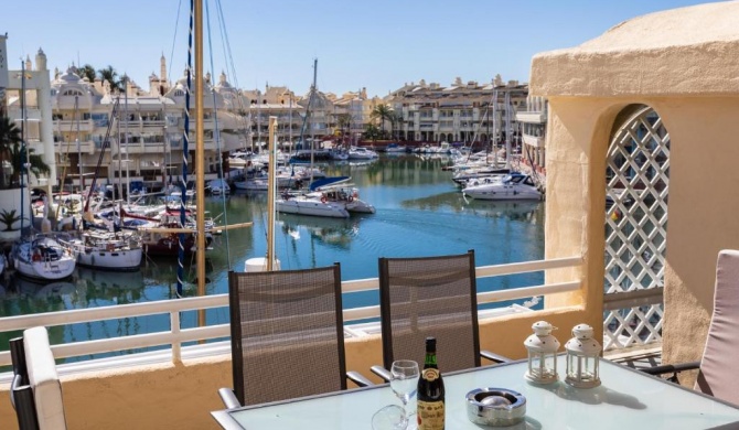 Magnifico apartamento con vistas en Puerto Marina