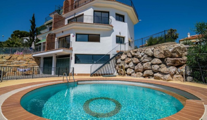 N&A Benalmádena Stunning 2BDR Villa with Sea Views