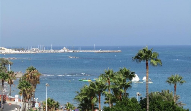 Luxury beachfront apartment in Benalmadena Costa