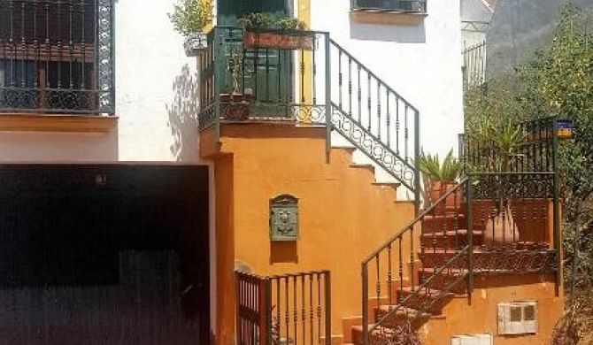 Excelente habitación en bonita y tranquila casa en Benalmadena pueblo