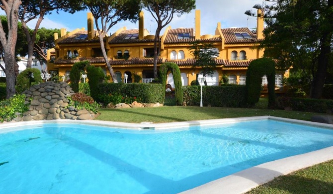 Cabopino Villa Sleeps 9 Pool Air Con WiFi