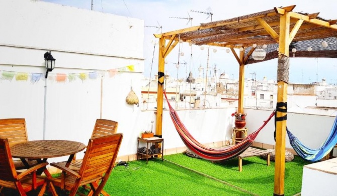 Bright rooms with AC and rooftop terrace in the heart of Cadiz