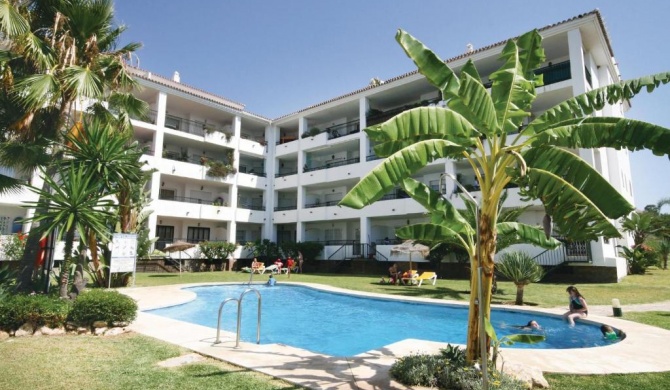 Beautiful apartment in Calahonda with 2 Bedrooms, WiFi and Outdoor swimming pool