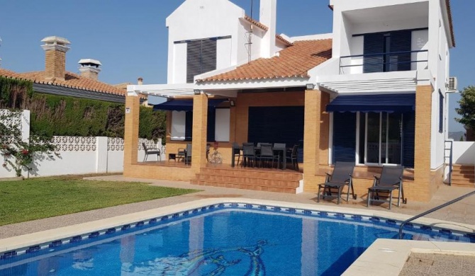 Casa con piscina privada ideal para familia