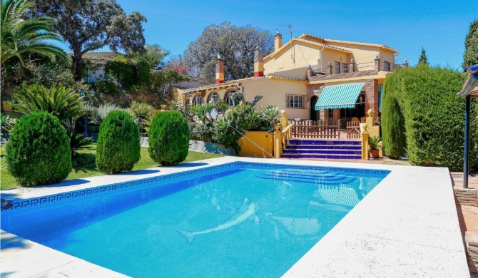 Beautiful home in Alhaurn de la Torre with 5 Bedrooms, WiFi and Swimming pool