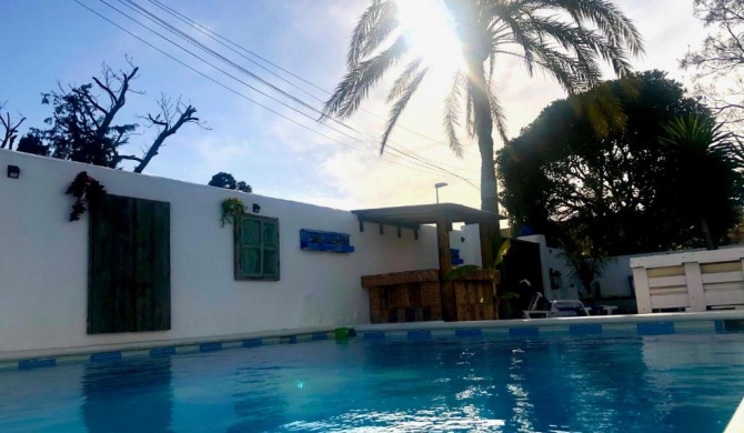 GATU Villa LURBERRI piscina privada, 4 dormitorios, 2 baños, parking , jardín y barbacoa