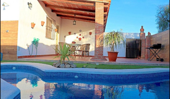 Acogedor chalet con piscina