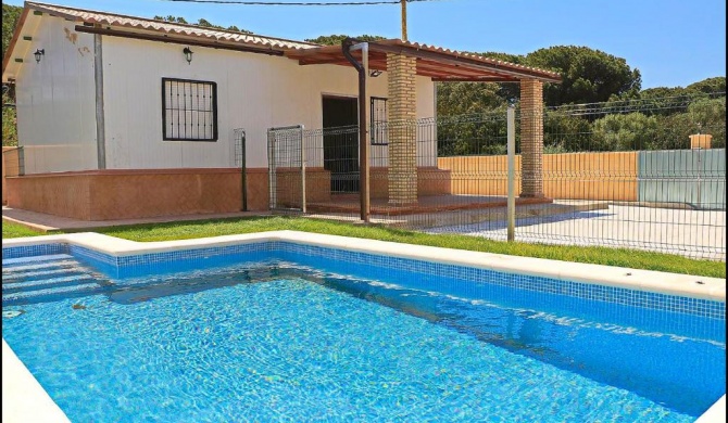 Bungalow en Conil con piscina