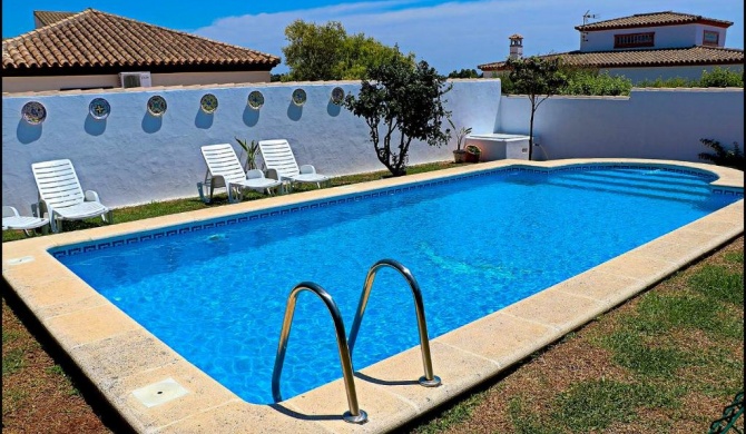 Bungalow Ramos III, con piscina compartida