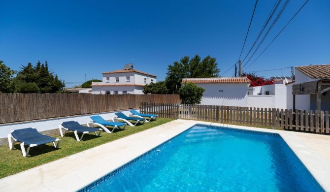 Casa Carlos con Piscina Privada en Conil