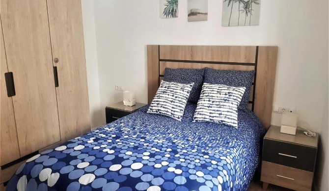 Apartamento moderno junto a la playa y en centro Conil, con Aire Acondicionado y Wifi