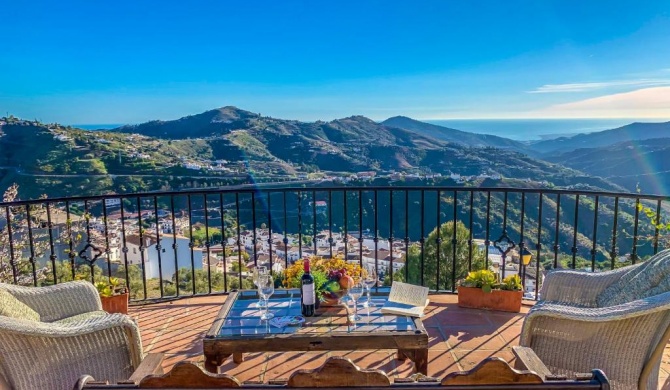 Casa Madre Tierra con jacuzzi piscina zona de barbacoa y preciosas vistas