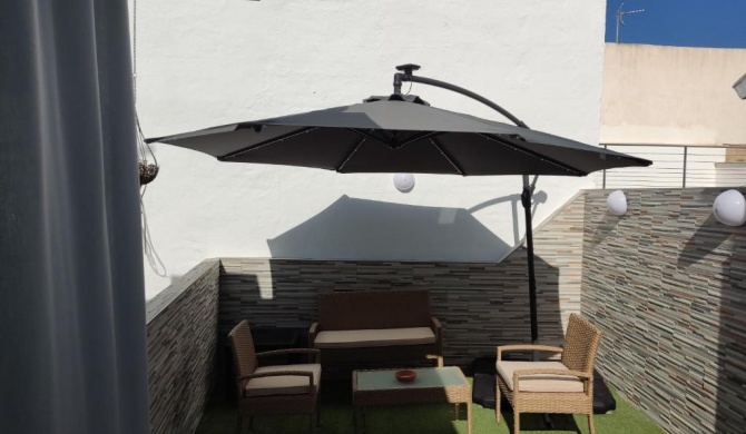 Apartamento 40m2 con terraza chillout de 20m2 totalmente equipado en casco historico