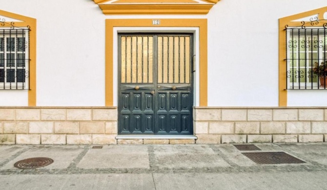 Simplistic Holiday Home in El Bosque near the Forest