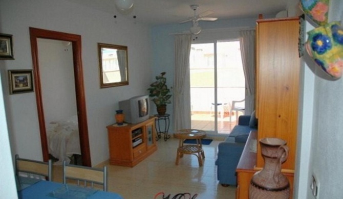 One-bedroom flat 200m from the beach