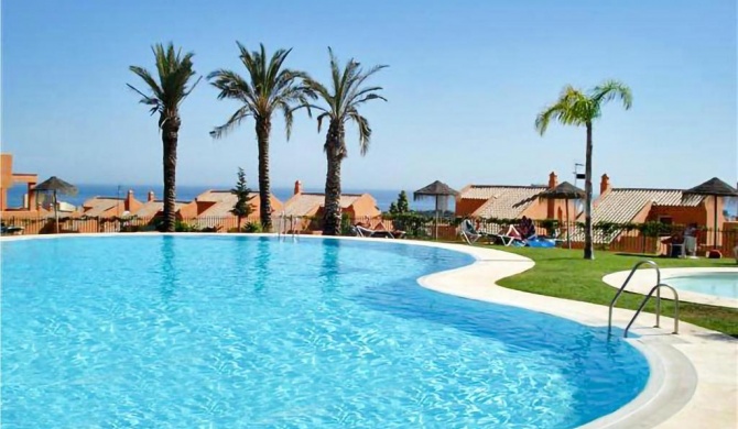 Nice apartment in Elviria with 2 Bedrooms and Outdoor swimming pool