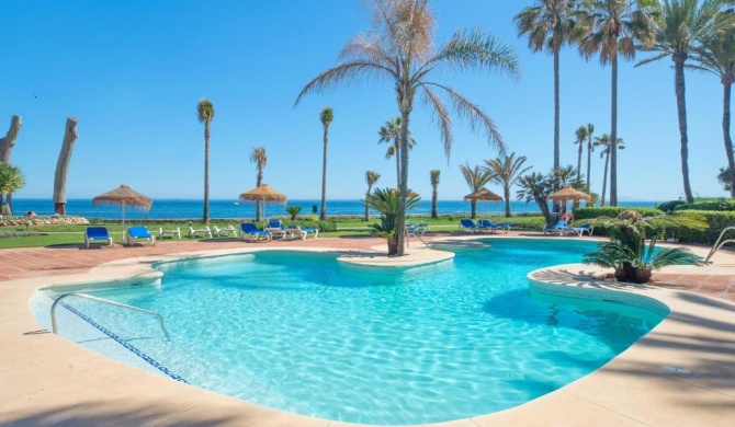 Alcazaba Beach, Beach front complex in Estepona