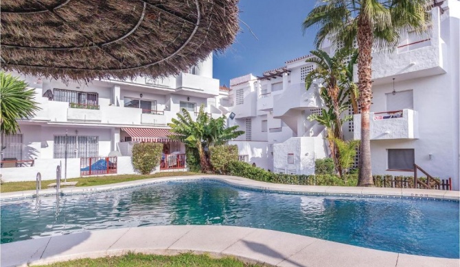 Beautiful apartment in Estepona with 3 Bedrooms and Outdoor swimming pool