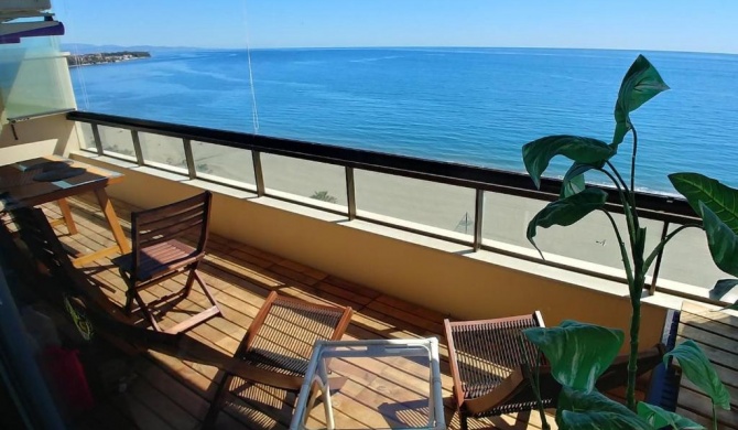 Paseo Estepona - Apartment in 1st line of beach with parking