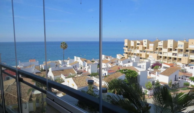 Splendid two bedroom penthouse located between Cancellada and Estepona