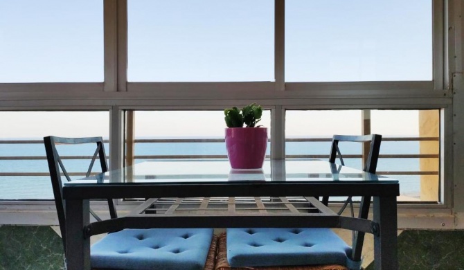 Apartamento con impresionantes vistas junto a la playa