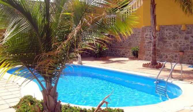 CHALET CON PISCINAS Y VISTAS DE ENSUEÑO