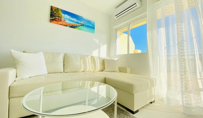 Fresh and Modern Delux Apartment in 1 min from the beach!