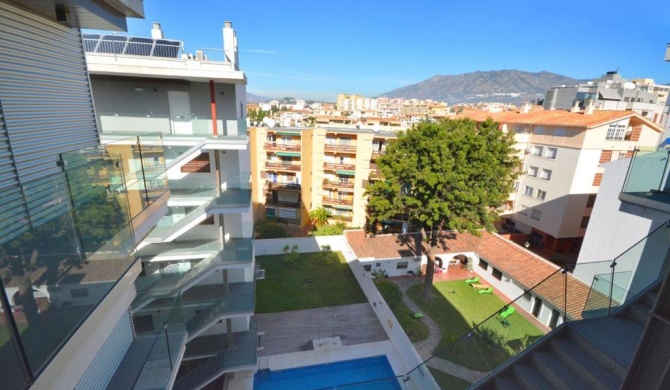 Fuengirola Apartment Sleeps 4 Pool Air Con WiFi