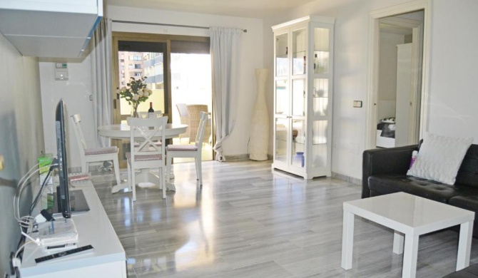 2 BEDROOM 2 BATHROOM APARTMENT in the heart of Fuengirola with big terrace and free parking space close to beach