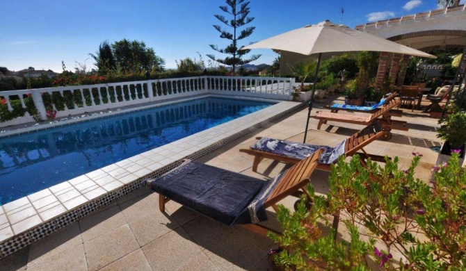 Fuengirola Villa Sleeps 10 Pool Air Con WiFi