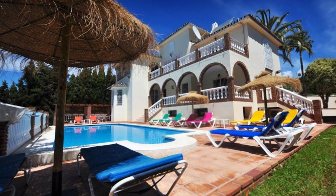 Fuengirola Villa Sleeps 15 Pool Air Con WiFi