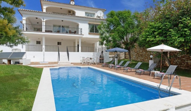 Fuengirola Villa Sleeps 6 Pool Air Con WiFi