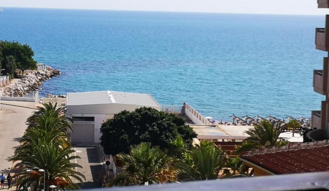 Primera línea de playa. Céntrico y soleado.