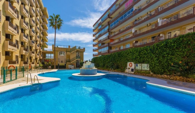 ☆Beachfront 1BR Ronda 4 - AC/WIFI/POOL