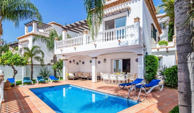 Awesome home in Almuñécar w/ Outdoor swimming pool, WiFi and 4 Bedrooms