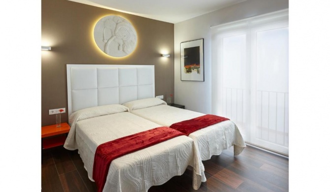 Apartamentos Caballerizas Granada con parking gratuito en pleno centro