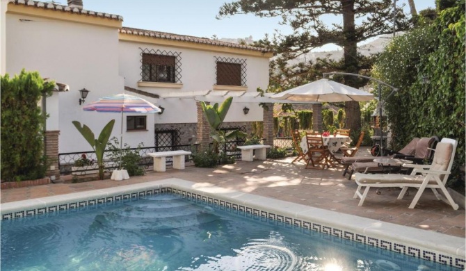 Beautiful home in Almuñécar w/ Outdoor swimming pool, WiFi and 4 Bedrooms